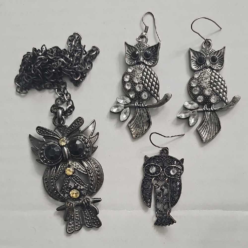 Elegant Owl Necklace and Earring Set in Silver and Gold